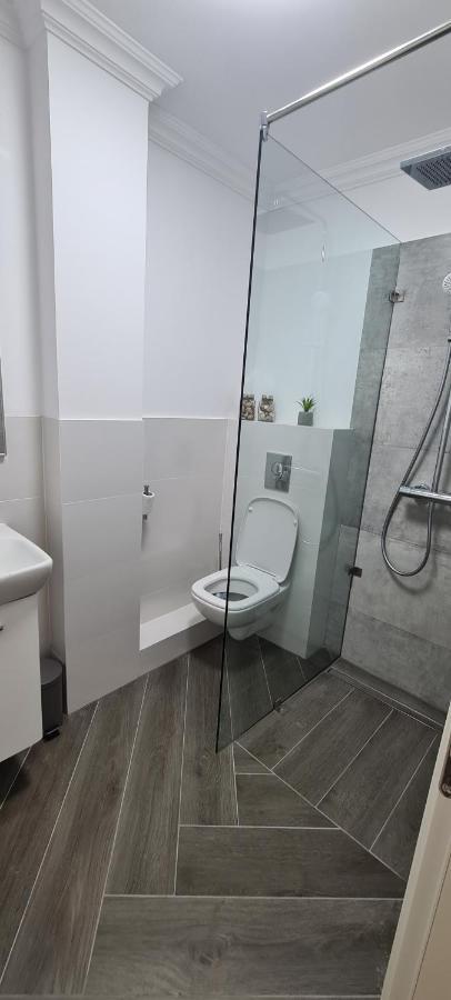 Апартаменти White Rezidence Куртя-де-Арджеш Екстер'єр фото